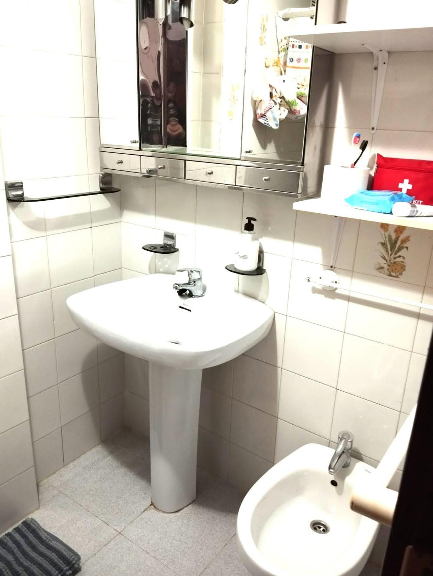 Room In Shared Apartment With Parking อัลมูเญการ์ ภายนอก รูปภาพ